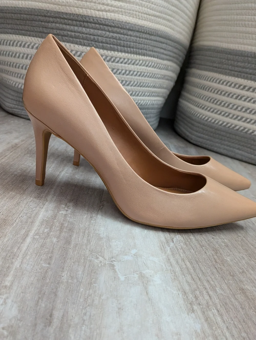 🆕 Calvin Klein Women's Tan Pointed-Toe Pumps